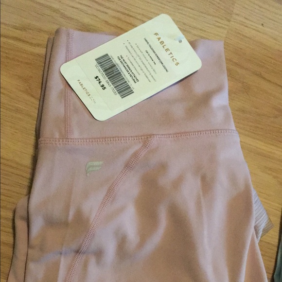 NWT Fabletics legging - Picture 3 of 4
